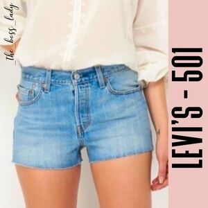 NWT LEVI’S shorts size 26